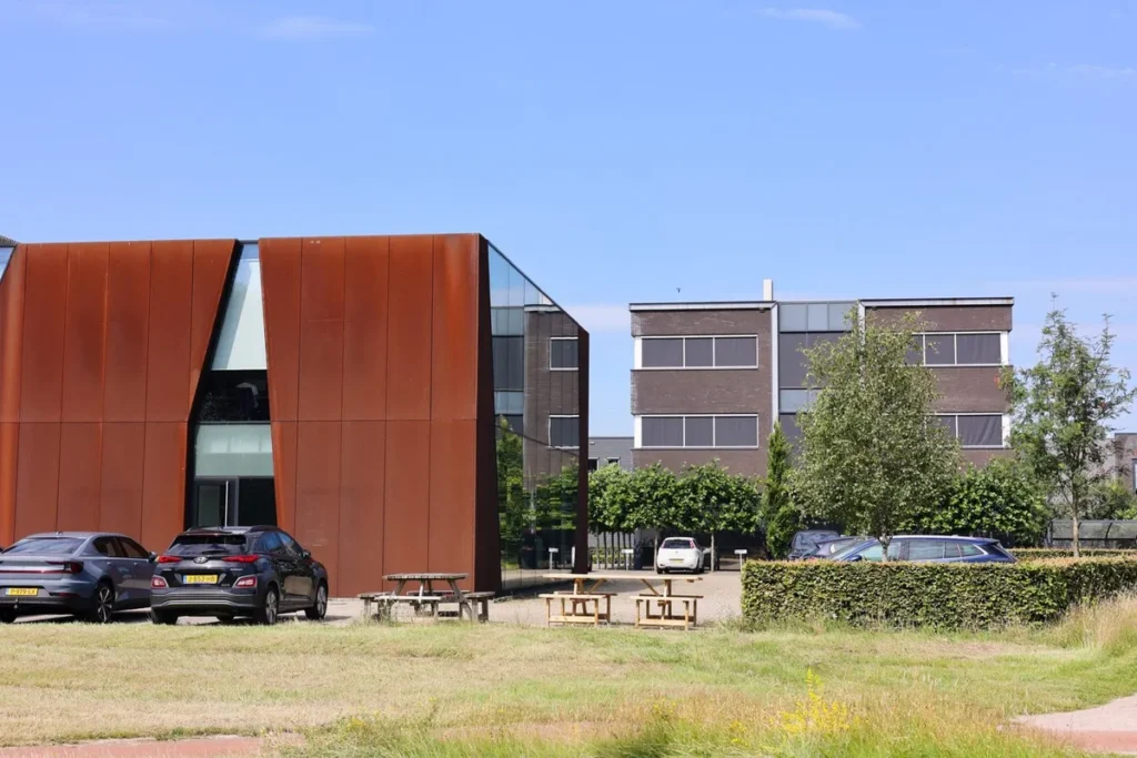 Impressie Vrijstaand kantoor MIES Architectuur in Ede