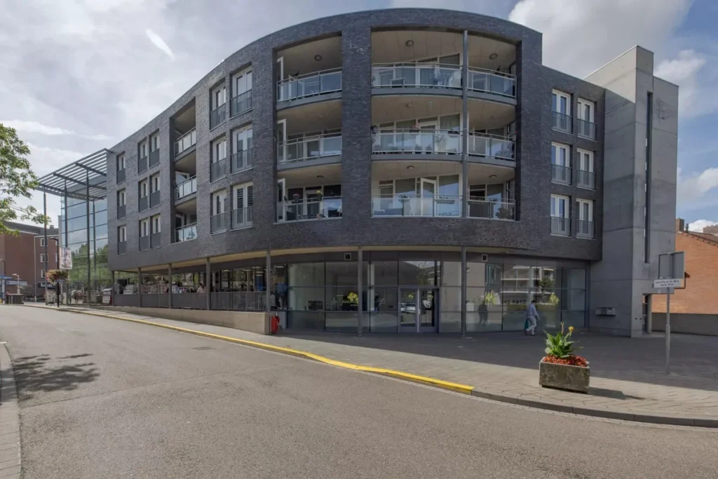 Impressie Retail, Commerciële ruimte, Buurtwinkelcentrum Heerlerheide in Heerlen