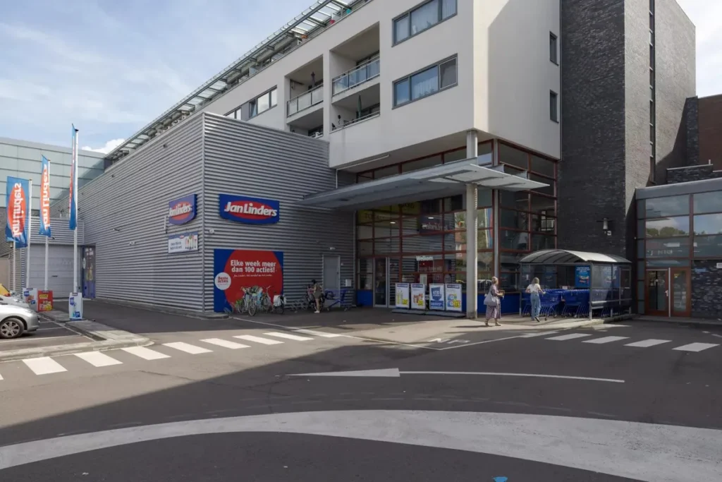 2 Plus supermarkten, 1 Aldi, 1 Jumbo in Heerlen, beeld 2 van 4