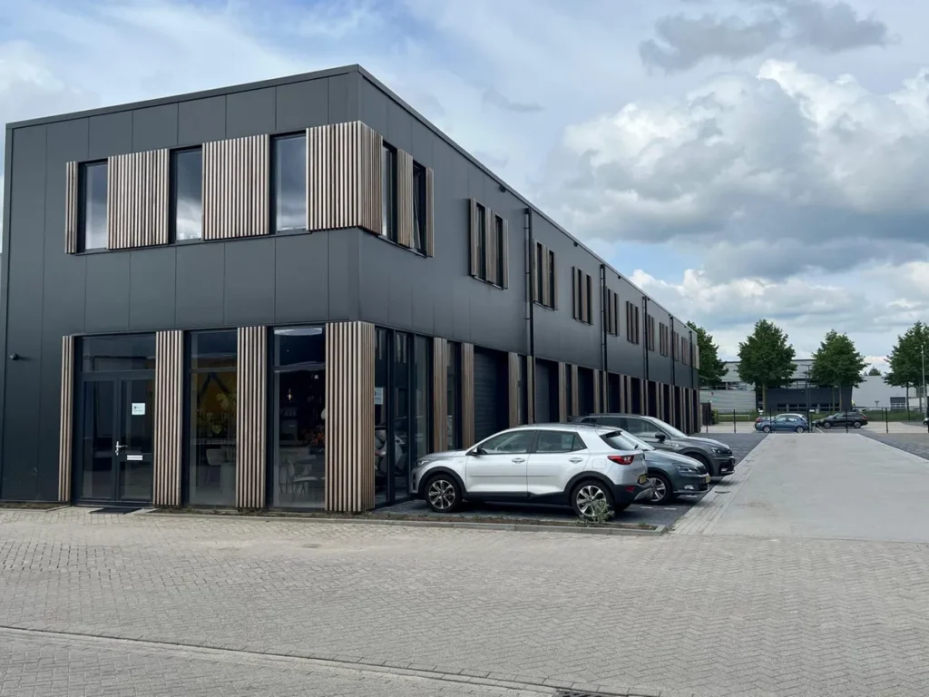 22 bedrijfshallen Bankstraat in Ede, beeld 2 van 7